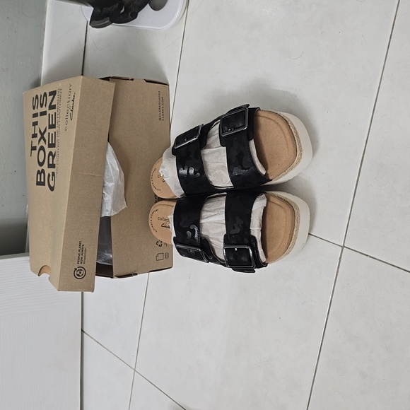 Clark's sandals - Picture 1 of 3